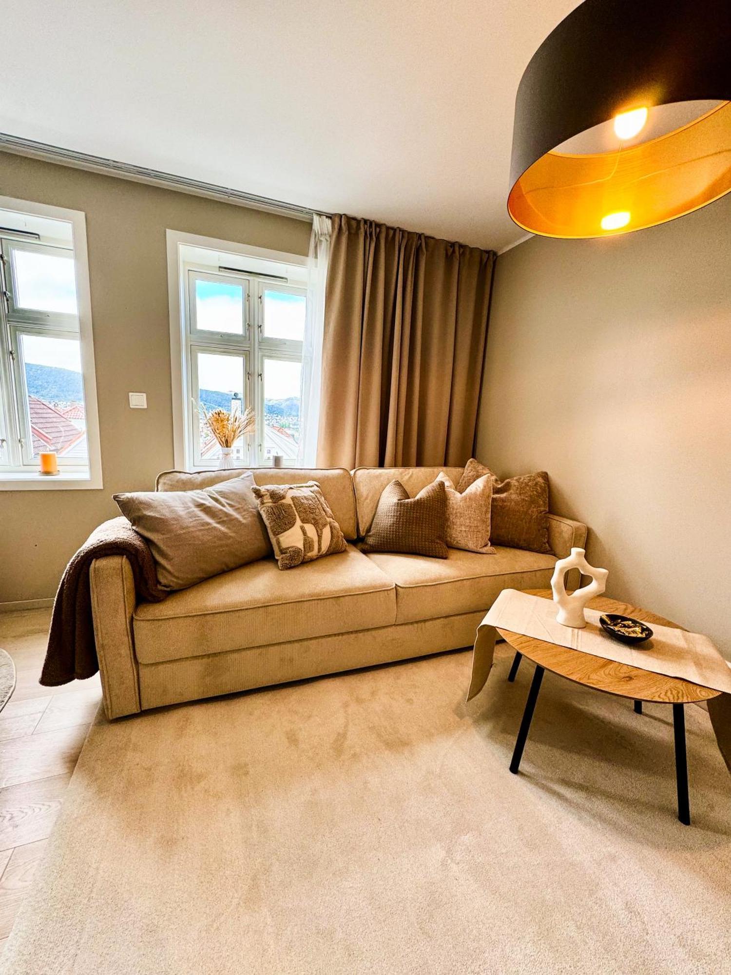 Apartamento I Bergens Vakreste Gate - Nydelig Utsikt Over Innseilingen Til Bergen!
